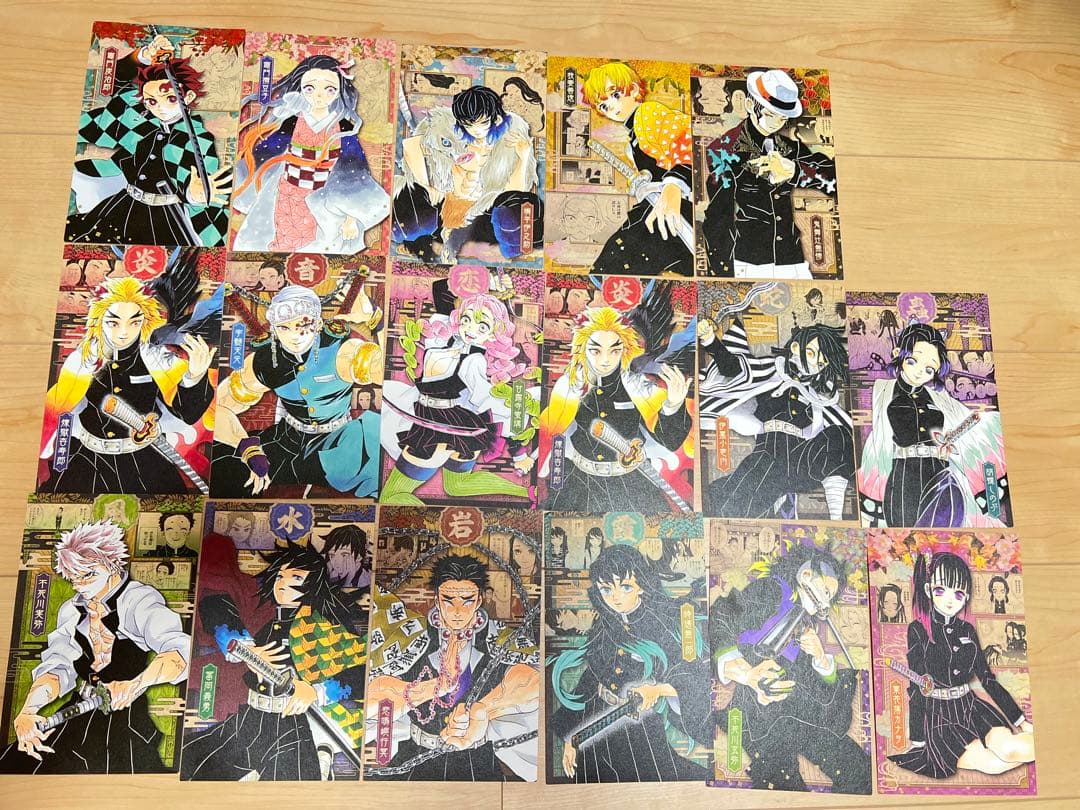 【美品】鬼滅の刃　アクスタ　ステッカー　ぬいぐるみ　缶バッジ　セット