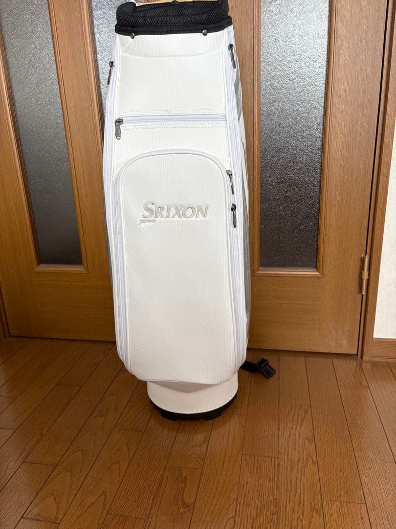 【新品未使用】スリクソン　ホワイトシルバー　キャディバッグ　2025年モデル