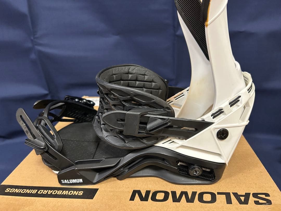 Salomon hologram Mサイズ　22-23モデル