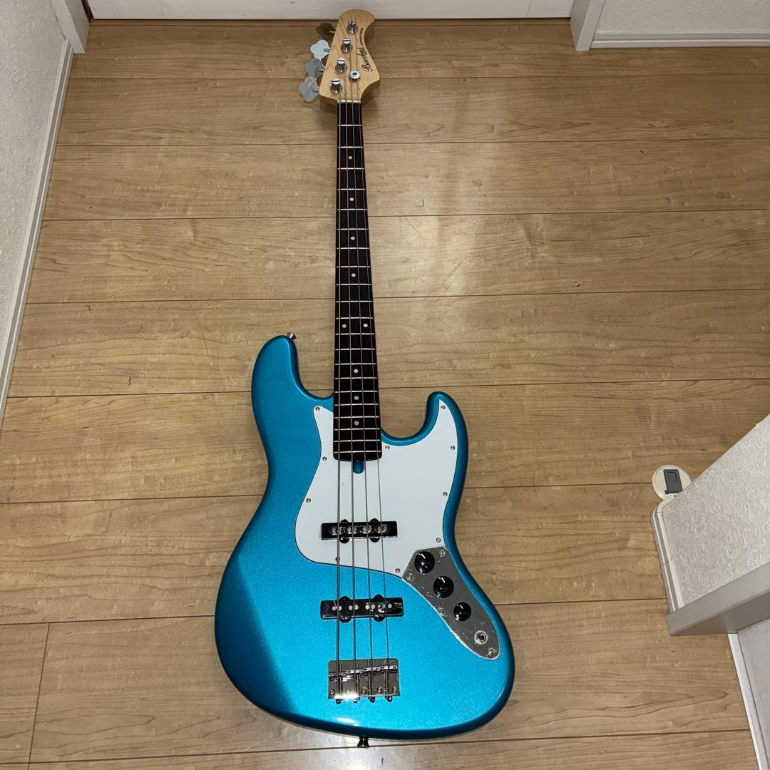 ほぼ新品！バッカス　ユニバースシリーズ　ジャズベースタイプベースギター　調整済み