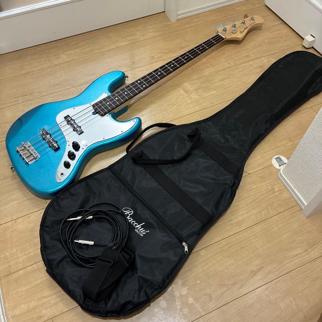 ほぼ新品！バッカス　ユニバースシリーズ　ジャズベースタイプベースギター　調整済み