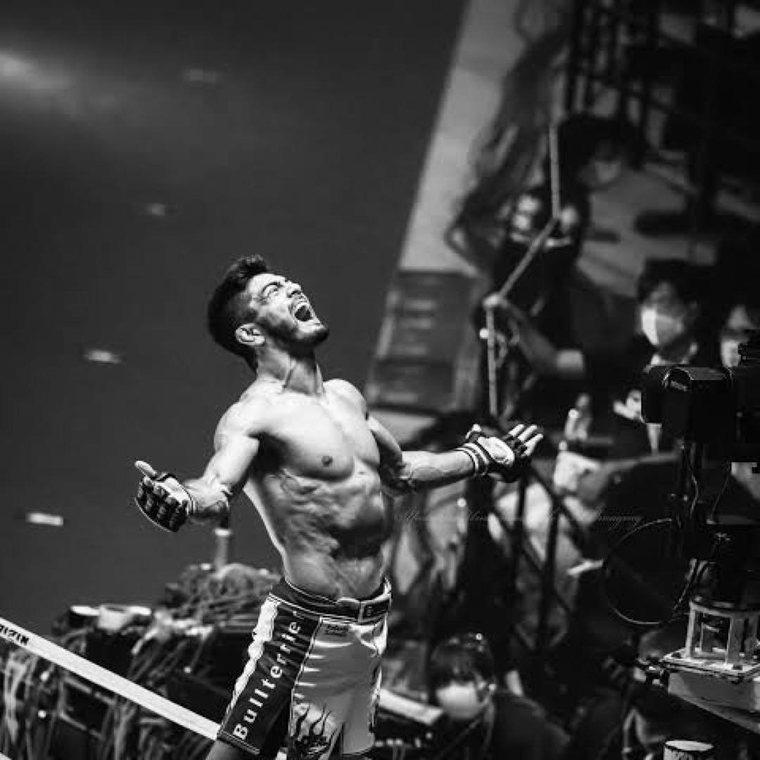 ホベルト・サトシ・ソウザ　サイン色紙