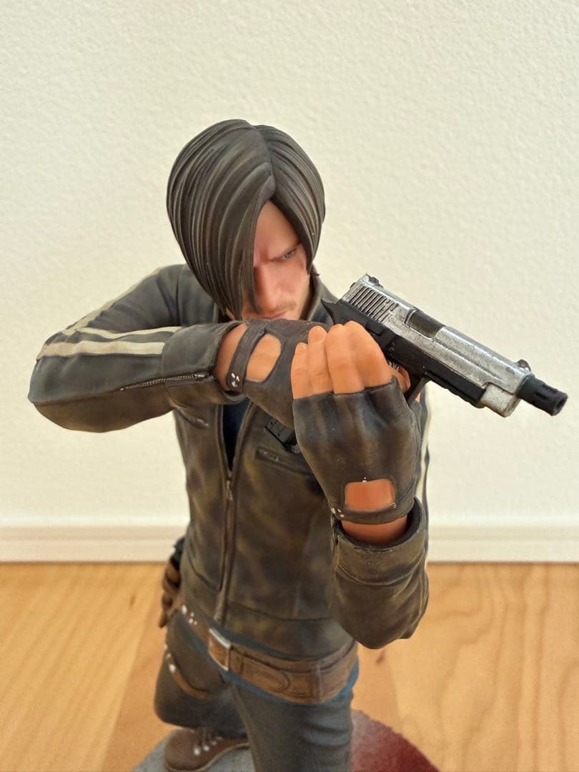 コトブキヤ ARTFX レオン・S・ケネディ 初版バージョン