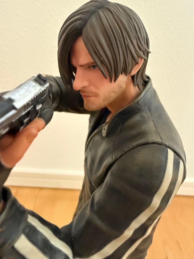 コトブキヤ ARTFX レオン・S・ケネディ 初版バージョン