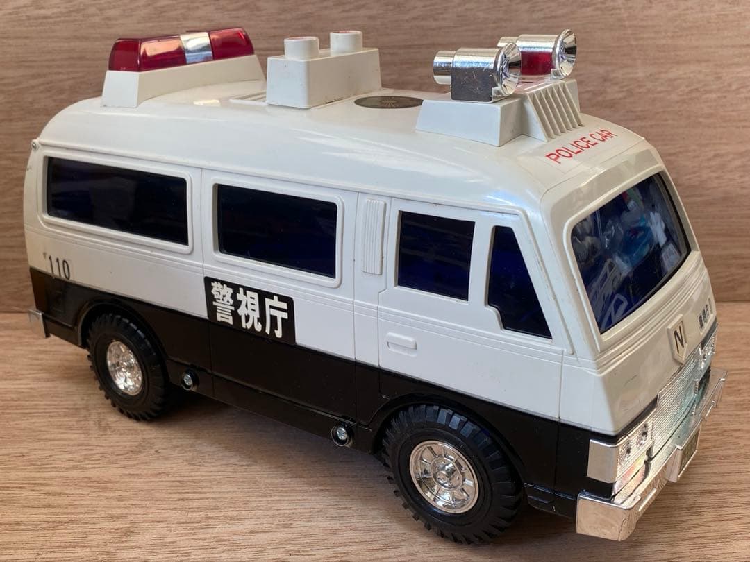 新品　日本製　1/16ビッグスケール　ミニカー　日産　キャラバン　パトカー