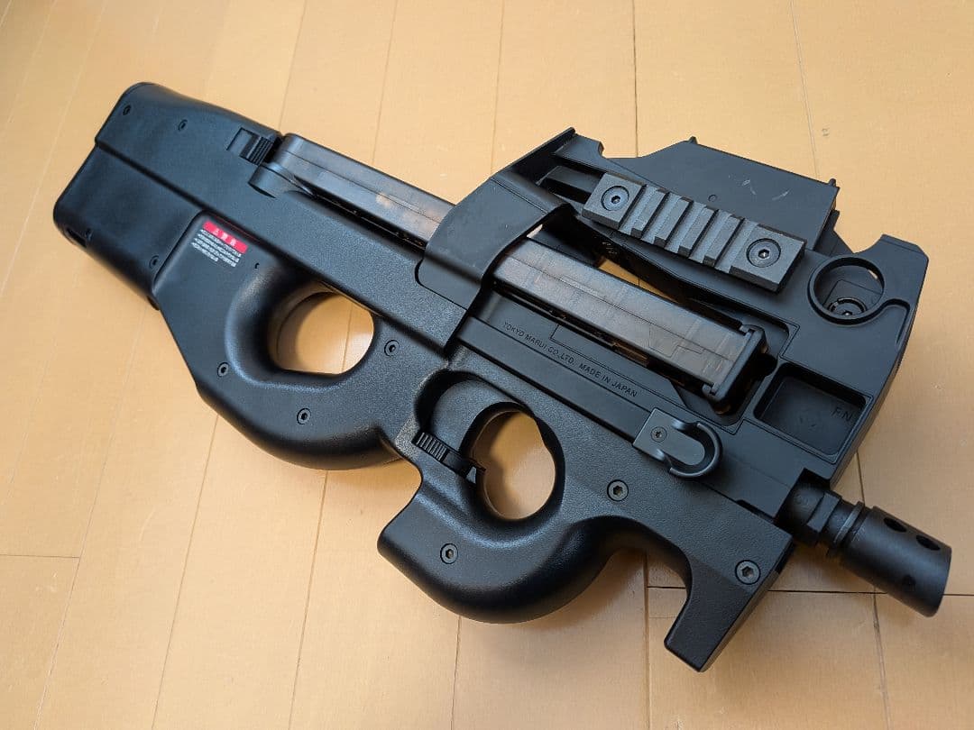 マルイ　p90 電動ガン　多弾数マガジン付