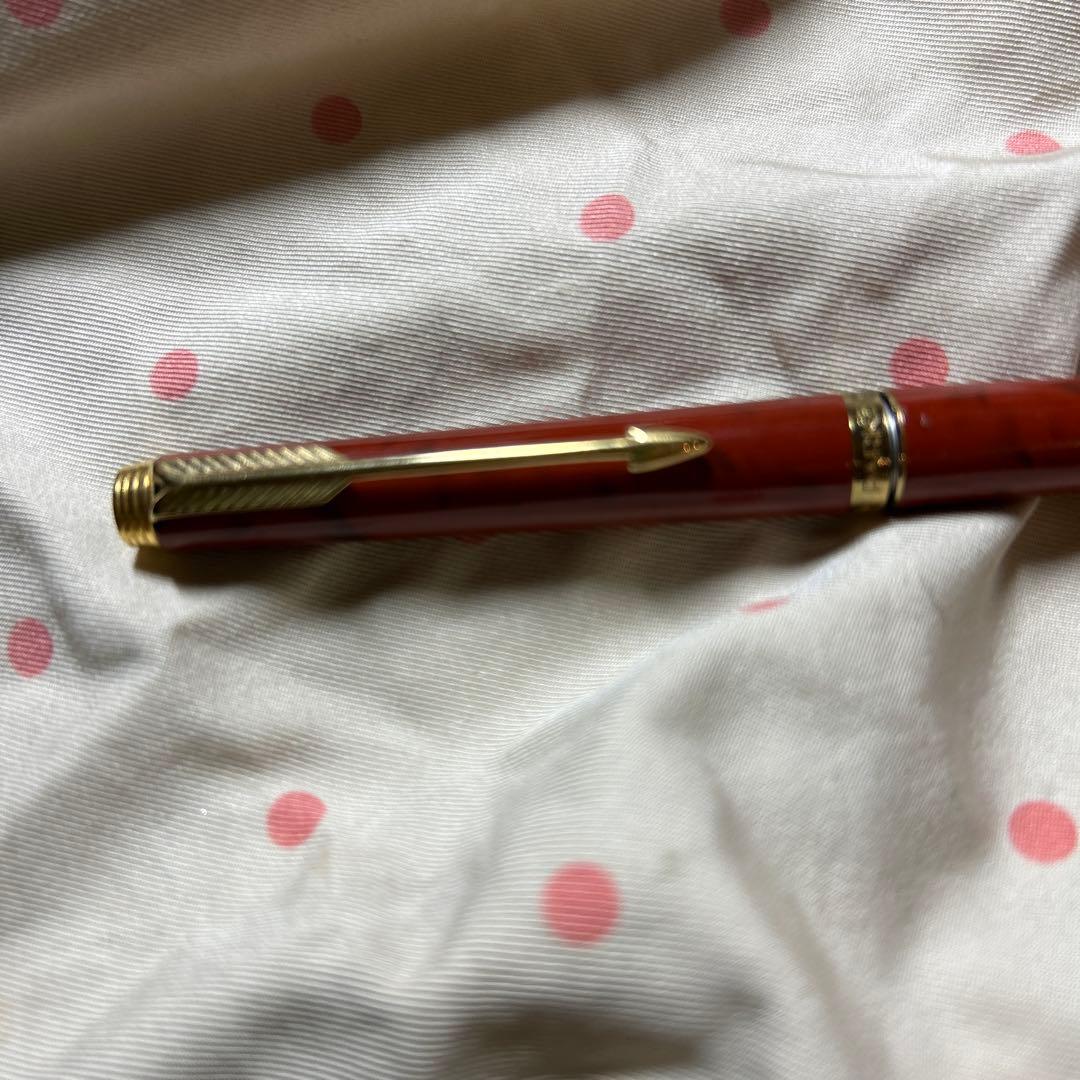 赤い万年筆 PERKER