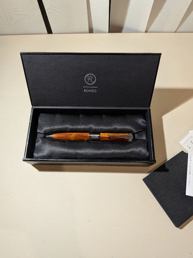 伊東屋 ROMEO ロメオ No.3 ボールペン 太軸 イタリアンアンバー 箱付