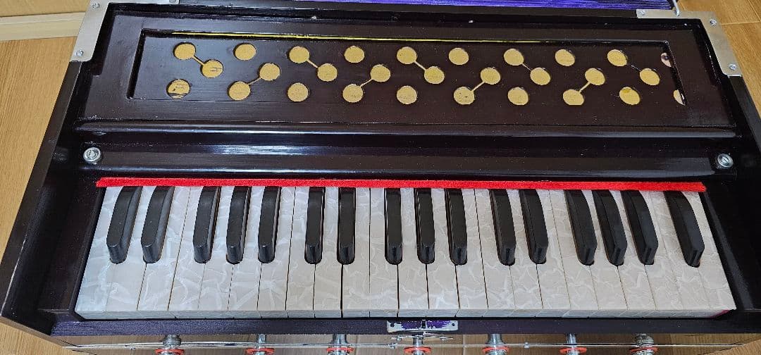 ハーモニウム 約37鍵 黒木製