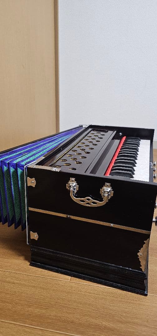 ハーモニウム 約37鍵 黒木製