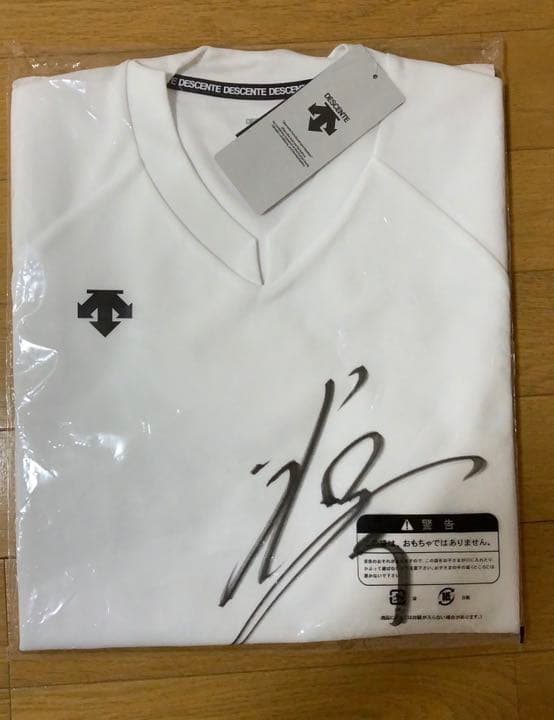 石川祐希選手　サイン入りTシャツ