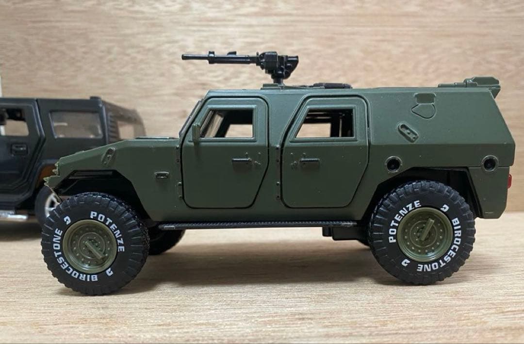 レア！1/24 装甲車　ミニカー　東風汽車集団　東風　EQ2050 猛士