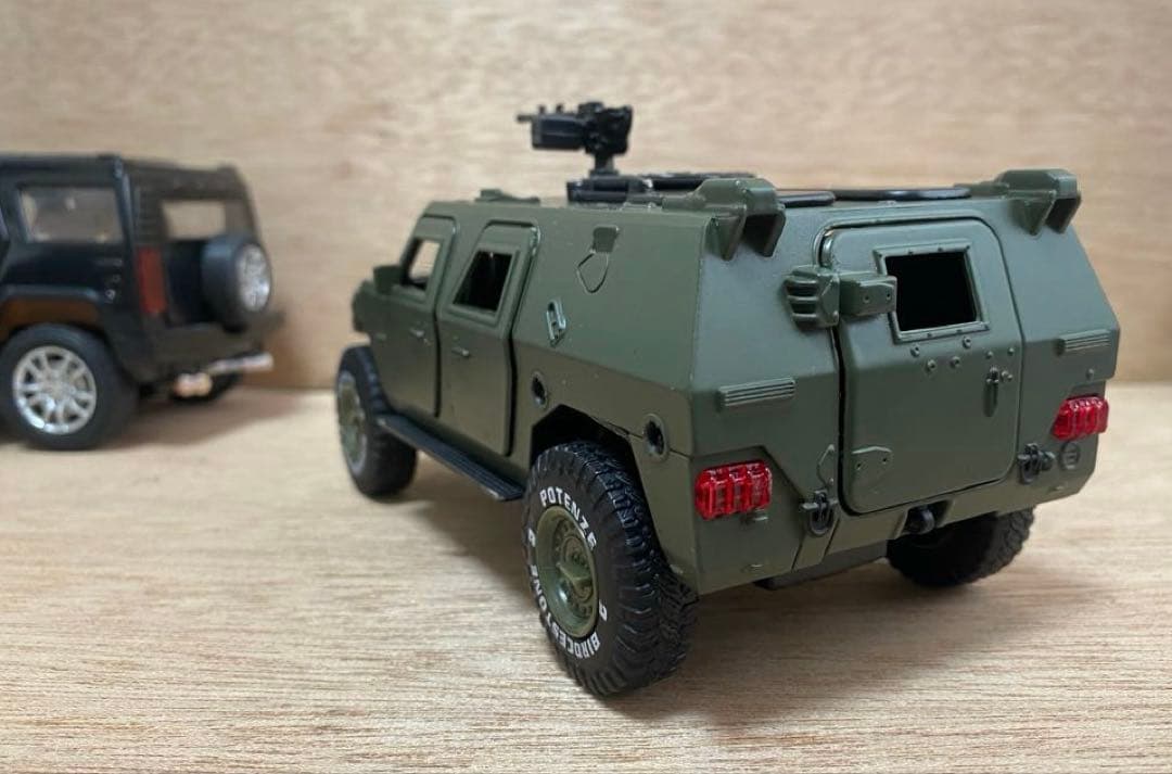 レア！1/24 装甲車　ミニカー　東風汽車集団　東風　EQ2050 猛士