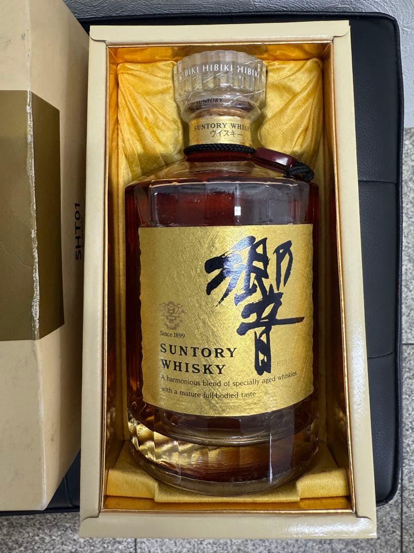 サントリー SUNTORY 響 ゴールドラベル 750ml 43%
