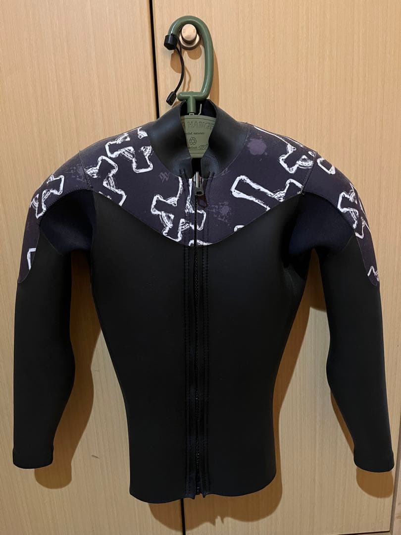 【泉谷】使用2回のみ　BGZwetsuits ビーガイズ　タッパー