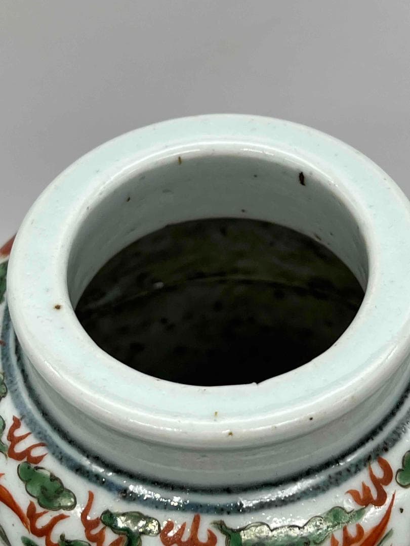 明萬歴時代　【大明萬歴年製】在銘　五彩祥瑞唐花龍鳳文壺　紅綠彩花瓶(E-98)