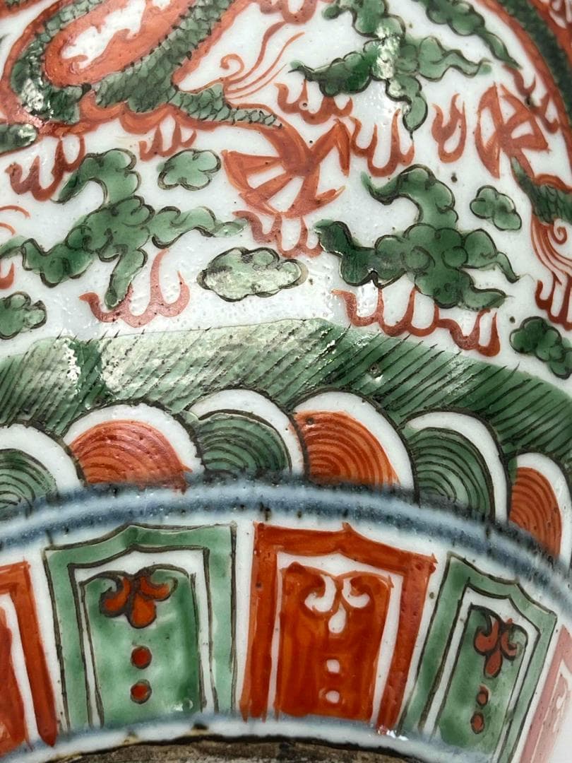 明萬歴時代　【大明萬歴年製】在銘　五彩祥瑞唐花龍鳳文壺　紅綠彩花瓶(E-98)