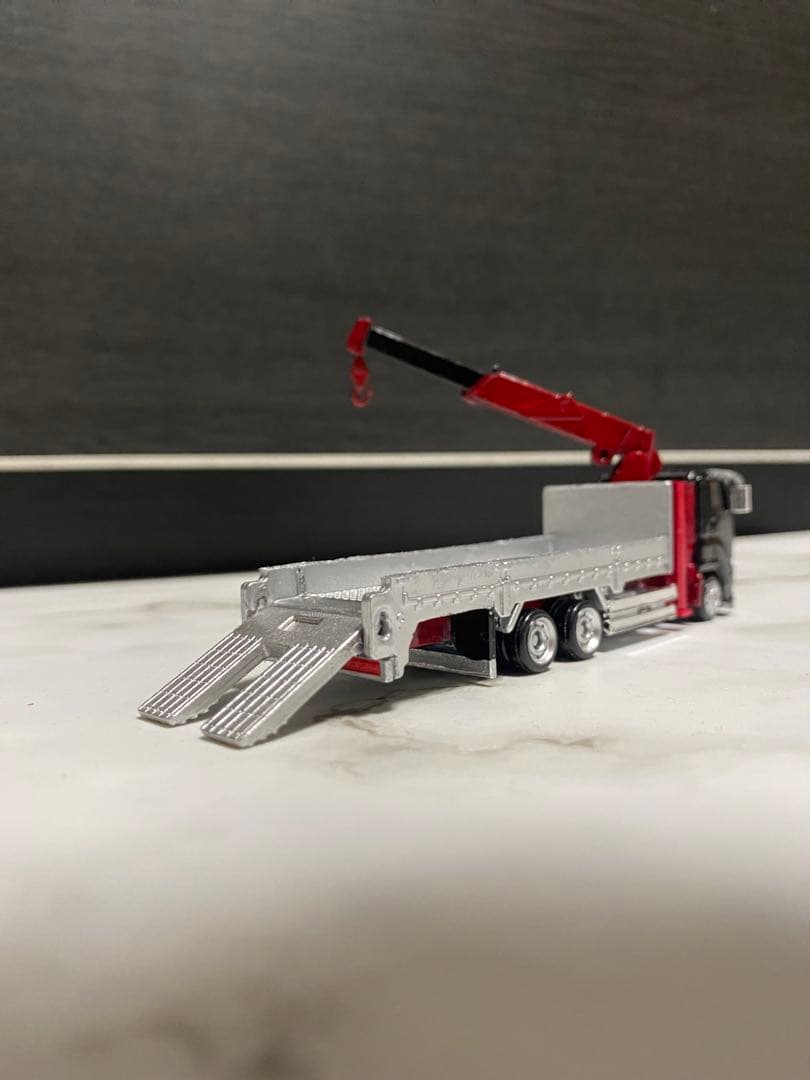 トミカ　　ギガ　ユニック車