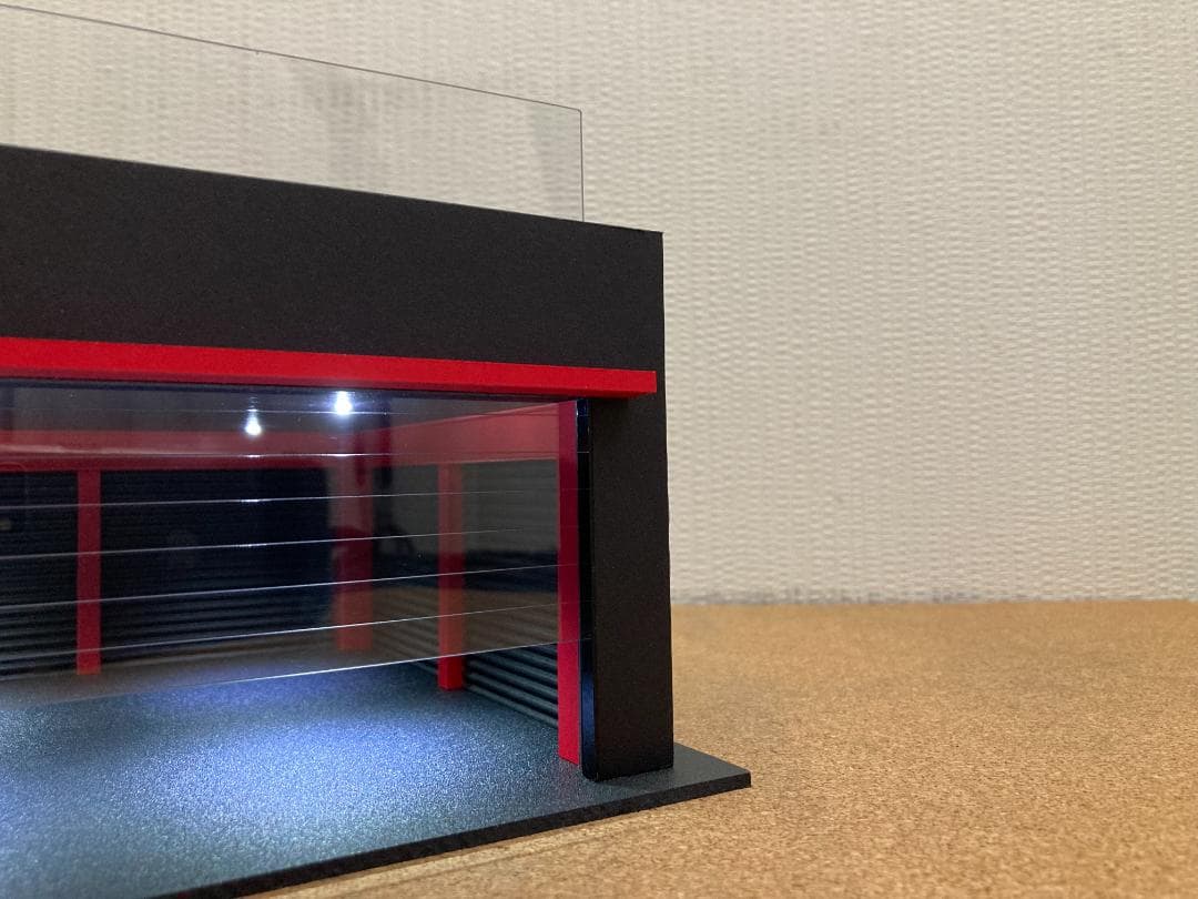 ミニカー専用ジオラマ：1/43 鉄骨造タイプガレージ／アクセサリー6点付属！