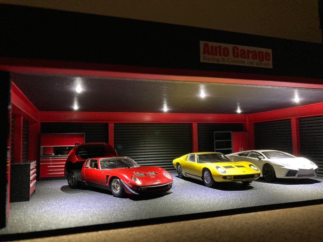 ミニカー専用ジオラマ：1/43 鉄骨造タイプガレージ／アクセサリー6点付属！