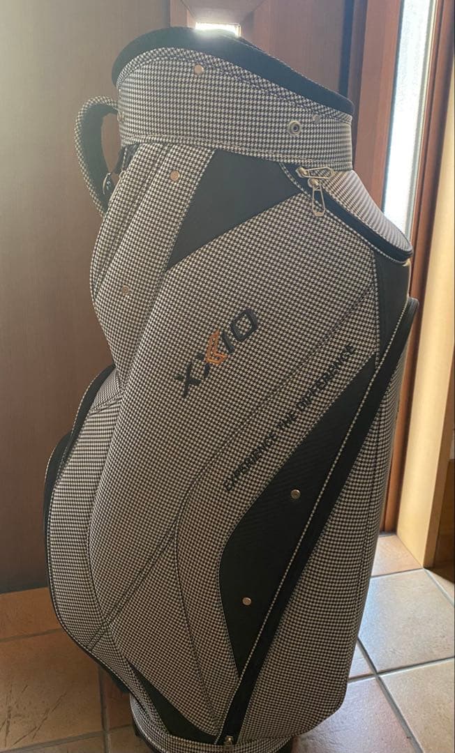 新品未使用XXIOゼクシオ ゴルフ キャディバッグ 千鳥格子柄 グレー系9.5型