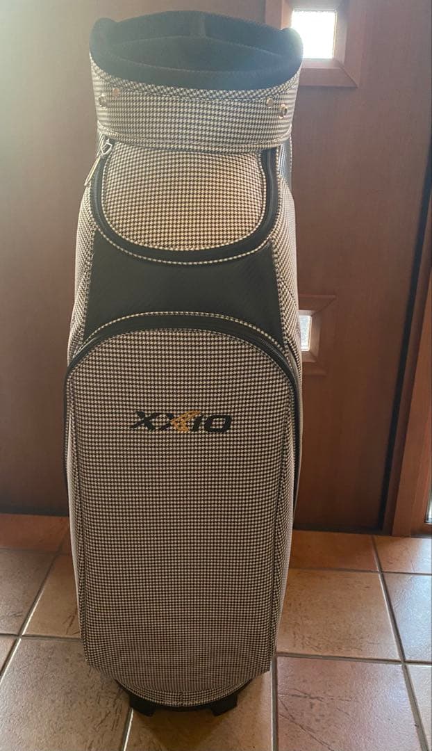 新品未使用XXIOゼクシオ ゴルフ キャディバッグ 千鳥格子柄 グレー系9.5型