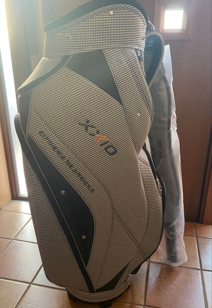 新品未使用XXIOゼクシオ ゴルフ キャディバッグ 千鳥格子柄 グレー系9.5型