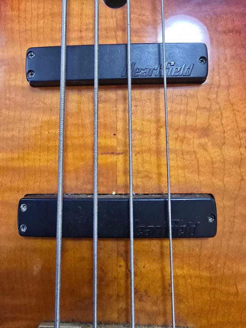 Fender Heartfield DR4 ベース（Bass）