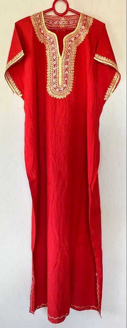 【モロッコ製】赤 カフタン 金の刺繍 民族衣装 ガラベーヤ アバヤ ロングドレス