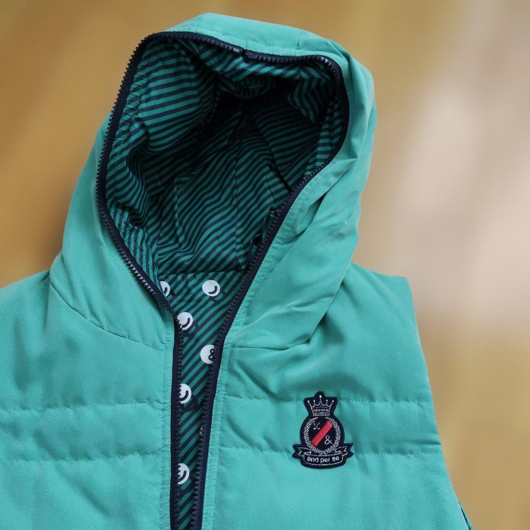 アンパスィリバーシブルフード付きダウンベスト