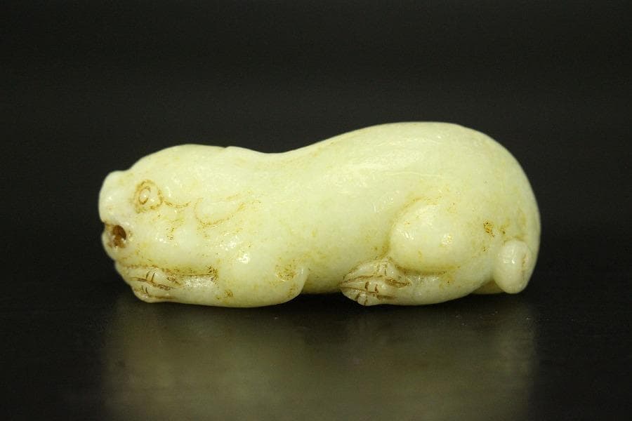 中国美術 白玉 刻猪 根付 置物 5.7cmx3.1cm(HA423)