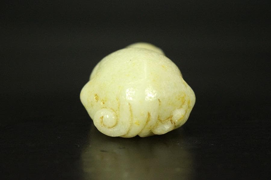 中国美術 白玉 刻猪 根付 置物 5.7cmx3.1cm(HA423)