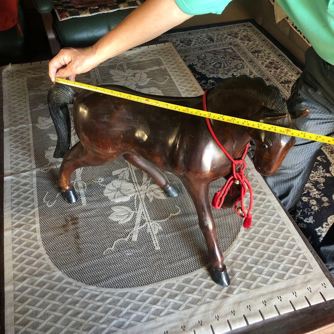 木製馬の彫刻 約60cm 赤い首輪付き