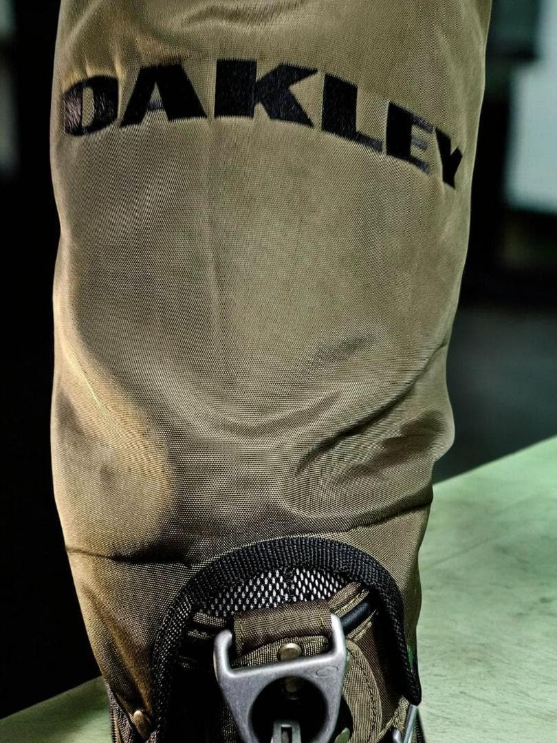 送料無料/超美品　　Oakley khaki高級タイプKHAKIゴルフバッグ