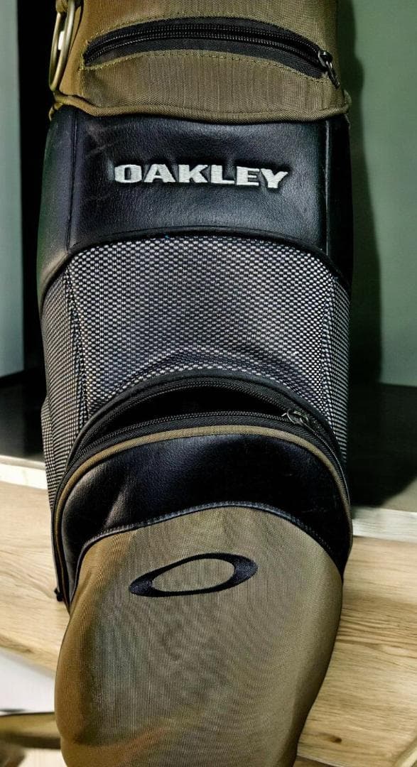 送料無料/超美品　　Oakley khaki高級タイプKHAKIゴルフバッグ