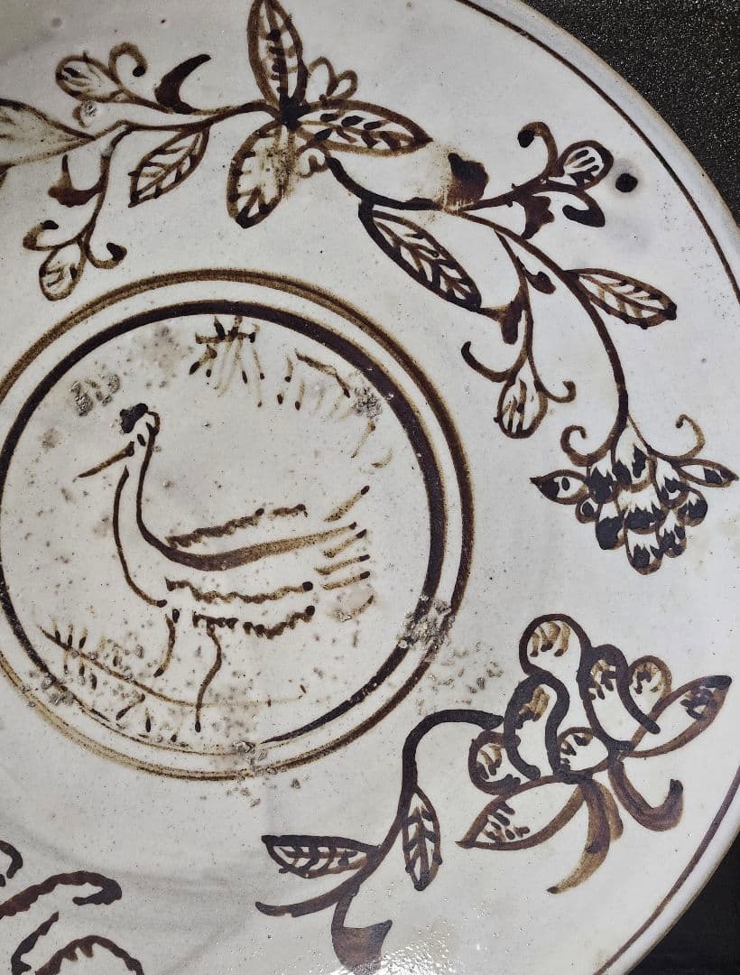 中国古陶磁　韓国古陶磁　明代　磁州窯系　李朝系　鉄絵　鳥と木実図　23.3cm皿