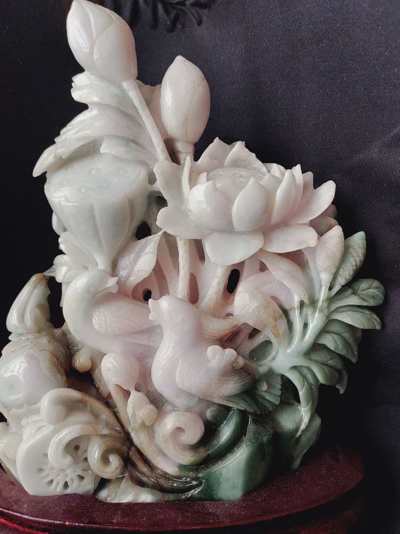 翡翠 蓮の花と鳥の彫刻　2861g　希少