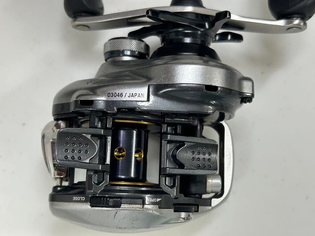 ☆13nium HG ベイトリール (右)シルバー