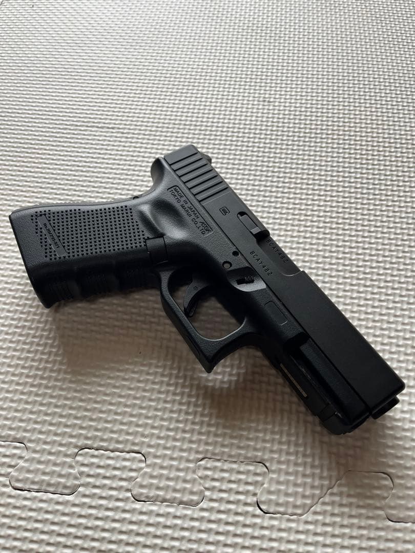 東京マルイ　GLOCK 19 Gen.4 ガスガン マガジン2本付き