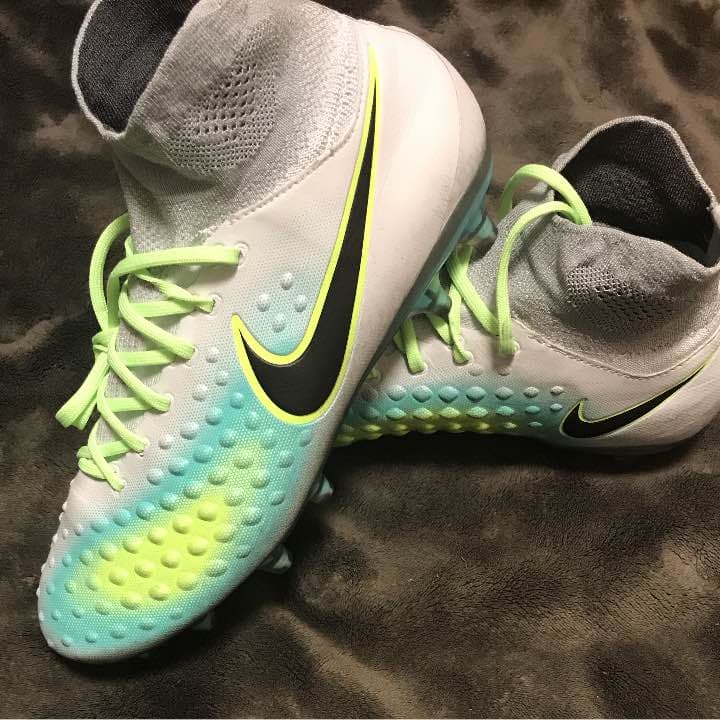 ナイキ サッカースパイク マジスタ