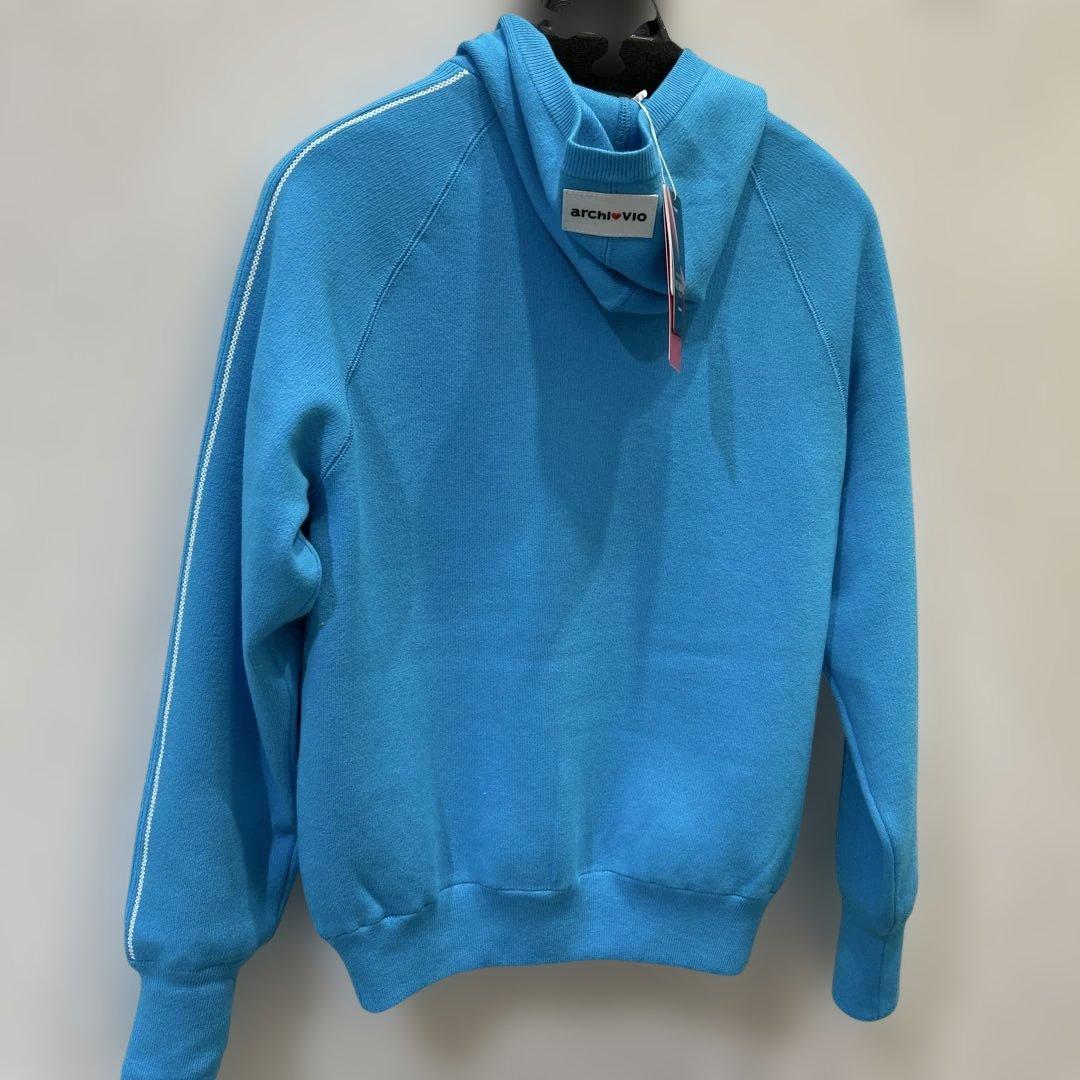 新品❤️アルチビオ❤️青色ロゴ入りクルーネックセーター