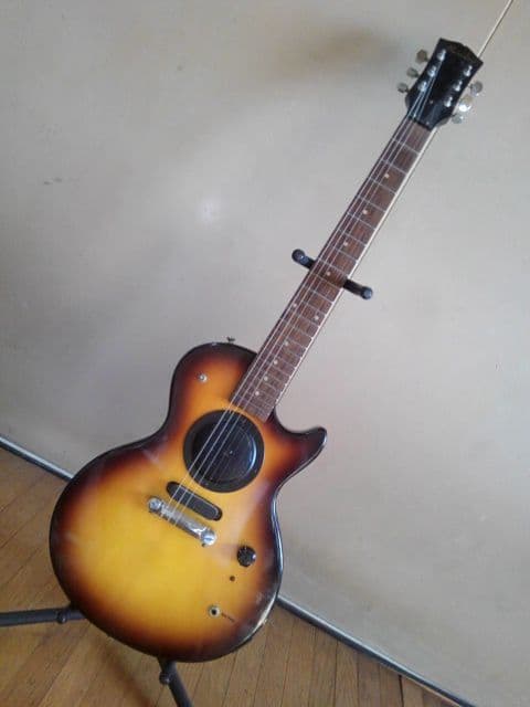 ◎激渋！激珍！ギブソンレスポールそっくりミニエレキギター・高級ソフトケース付き！