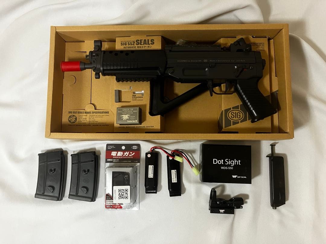 SIG552 東京 マルイ　美品　マグ２個　バッテリー２個　ドットサイト付き