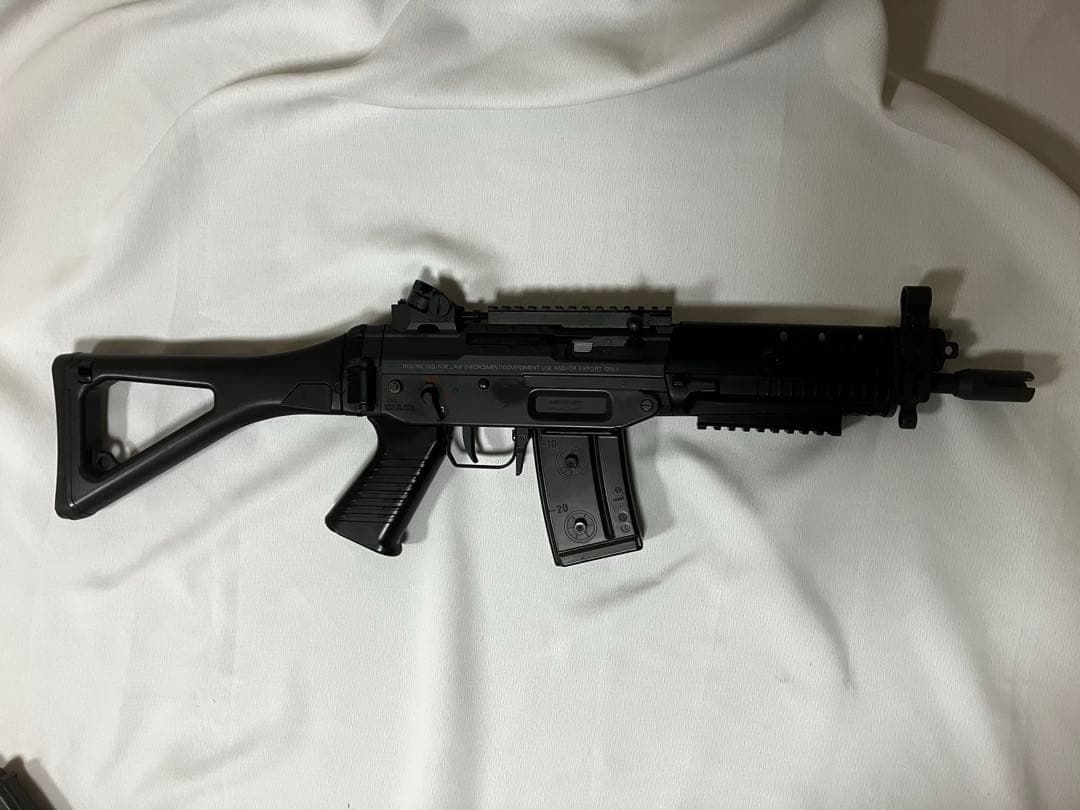SIG552 東京 マルイ　美品　マグ２個　バッテリー２個　ドットサイト付き
