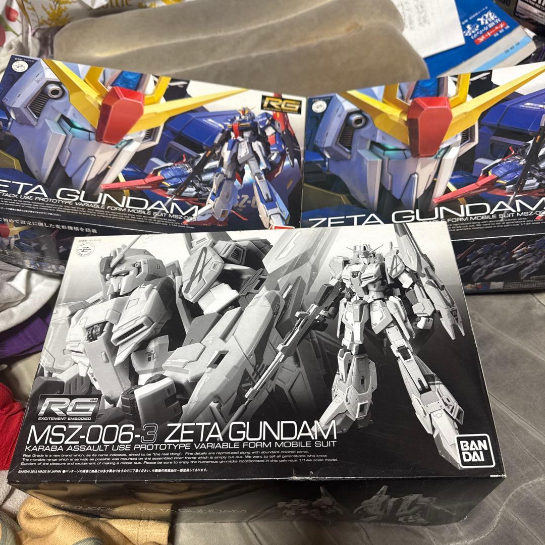 RG Ζガンダム組み立て途中3体