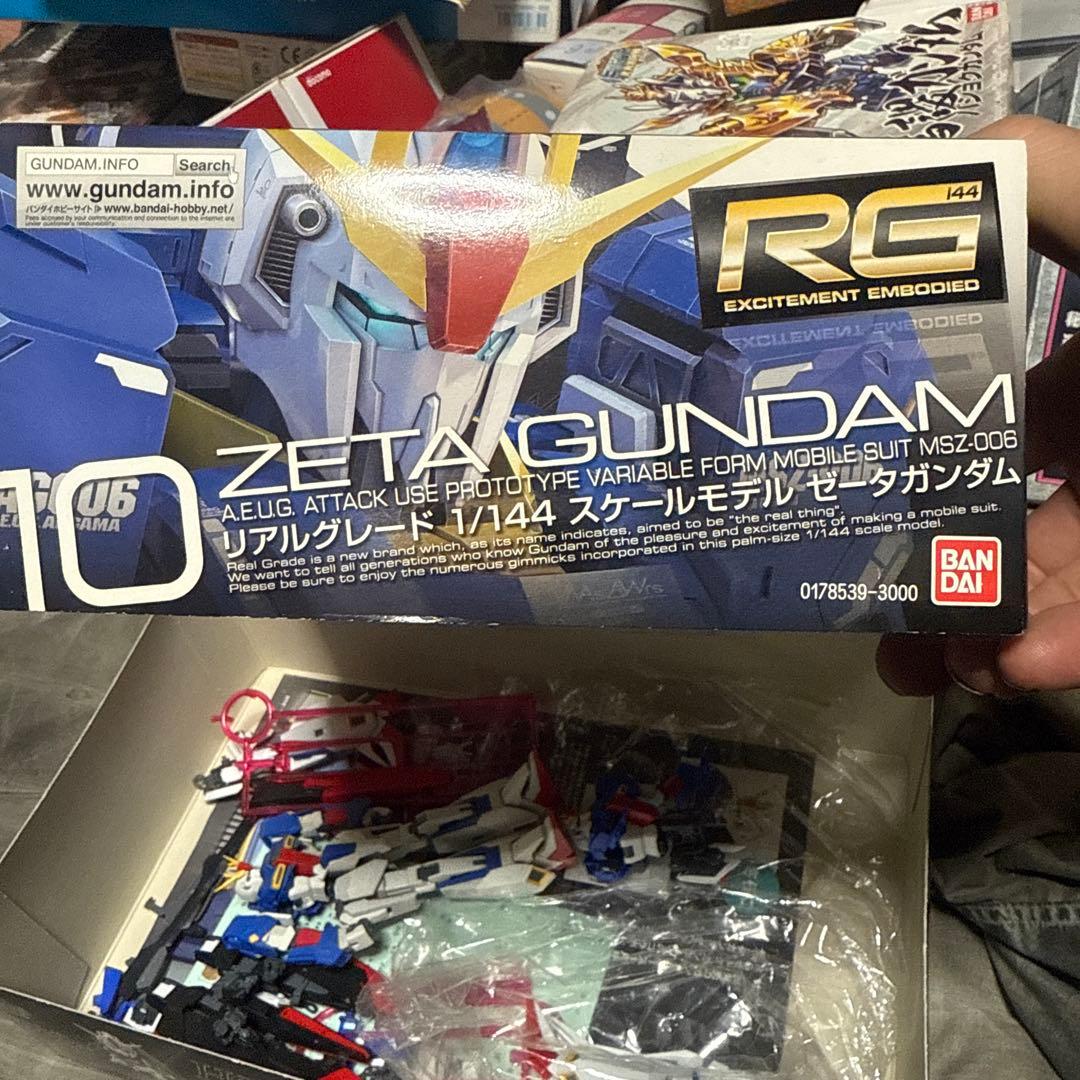 RG Ζガンダム組み立て途中3体
