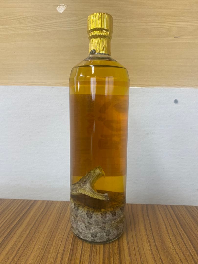 ハブ入りハブ酒 40度 700ml