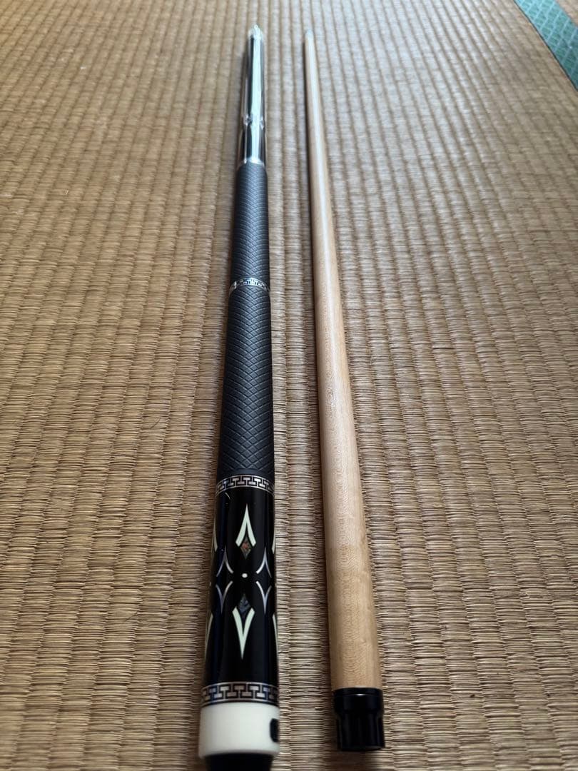 ビリヤードキュー 黒白