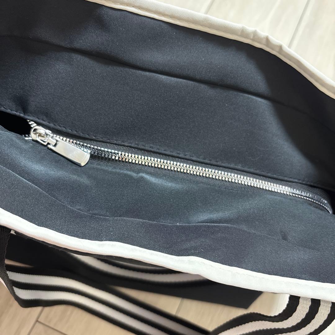 未使用　CHANEL☆トートバッグ ロゴ入りトートバッグ