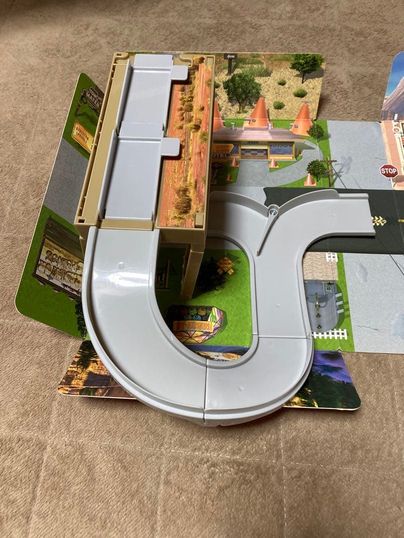 カーズトミカ　あそべるマップ　ラジエータースプリングス